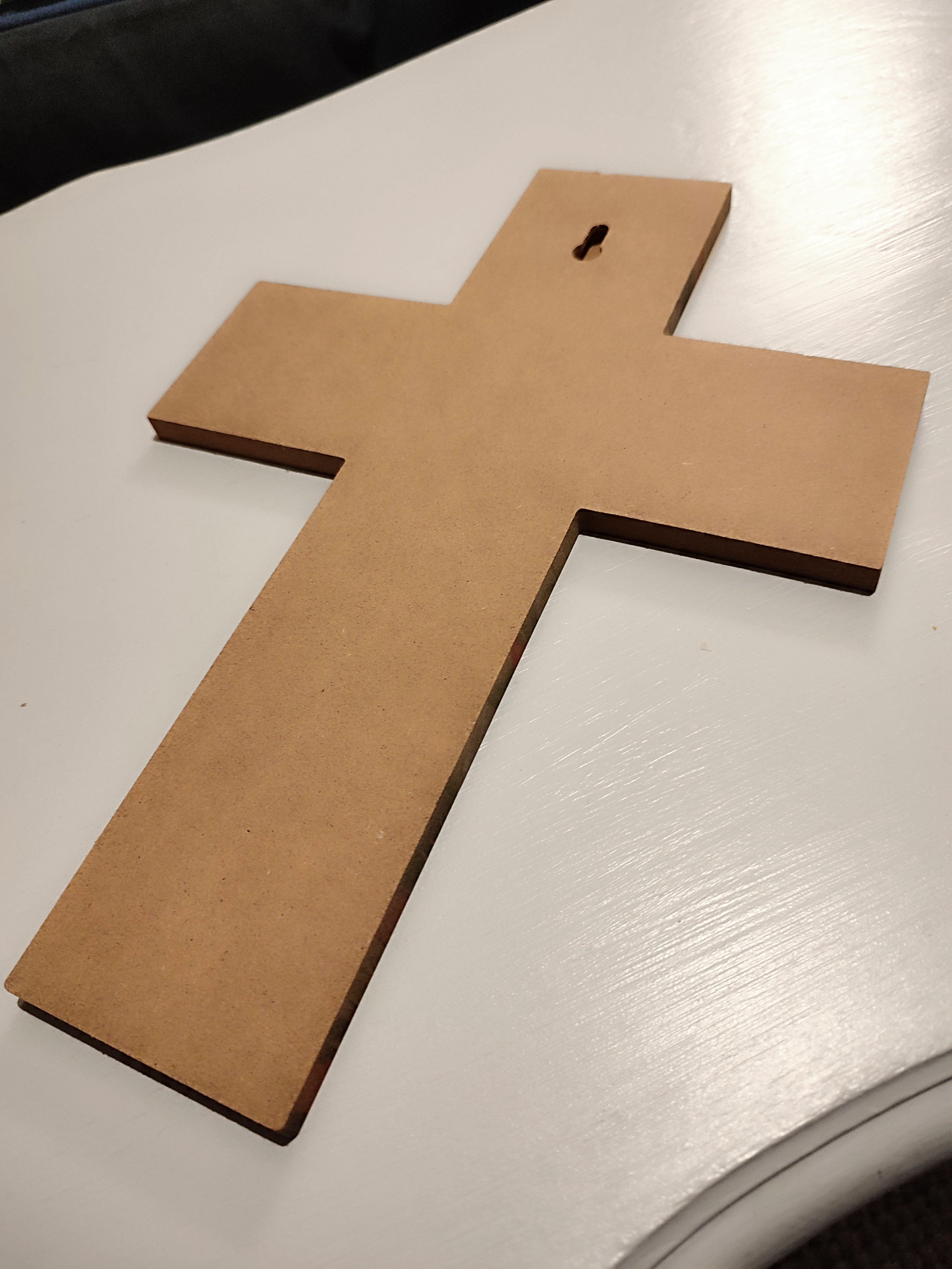Croix stylisée garçon qui prie 10 cm | vente en ligne sur Croix stylisée garçon qui prie 10 cm | vente en ligne sur